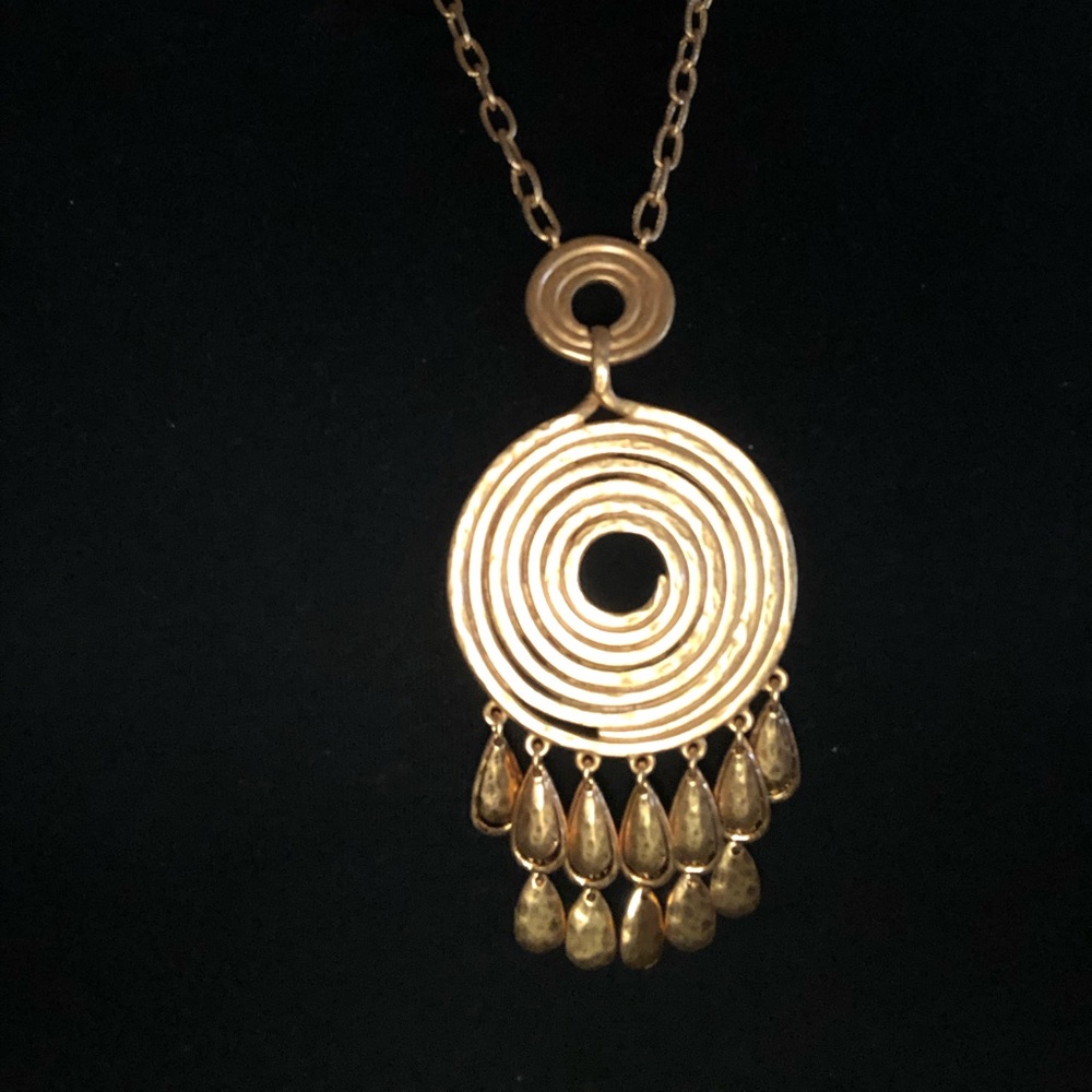 Stella and dot gold necklace